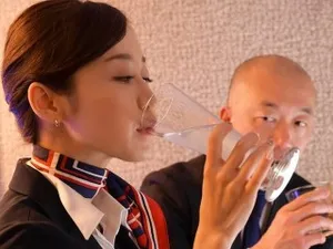 Cô bạn thân rủ đến chơi với 2 đứa bạn thì tự dưng 2 đứa nó làm tình nhau